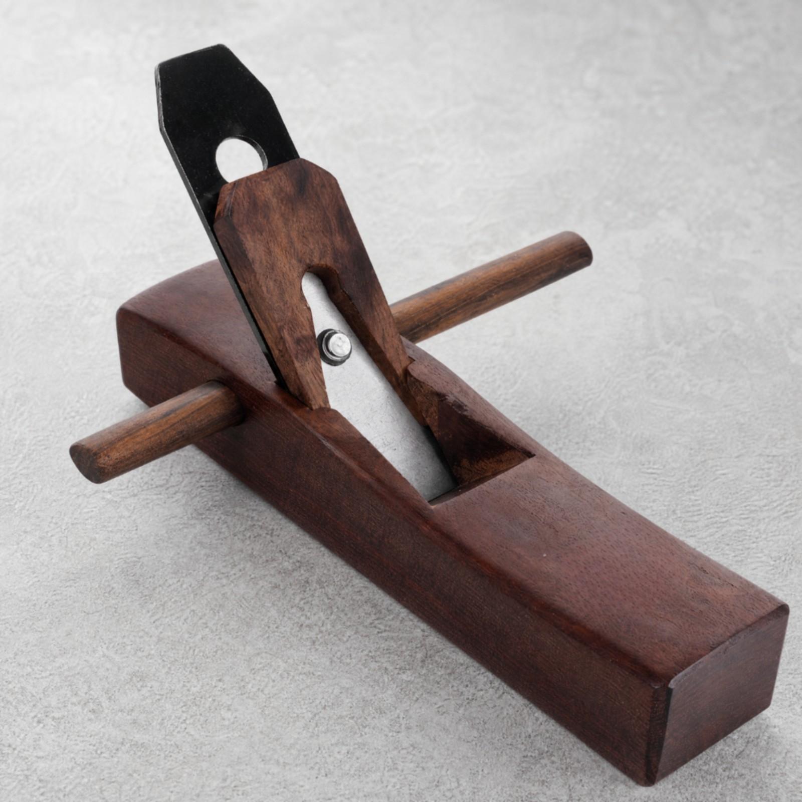 Hand Tools In Workshop - Houtbewerkings-schuurhamer, handgereedschap voor het gladmaken van